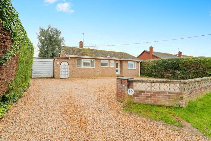 3 Bedroom Bungalow For Sale In Sandhole Lane, Little Plumstead, Norwich, Norfolk, NR13