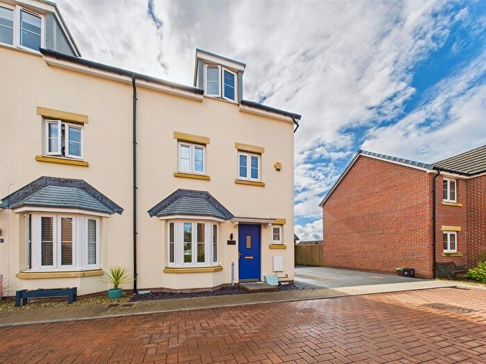 4 Bedroom Town House For Sale In Clos Y Mametz, Porthcawl, CF36