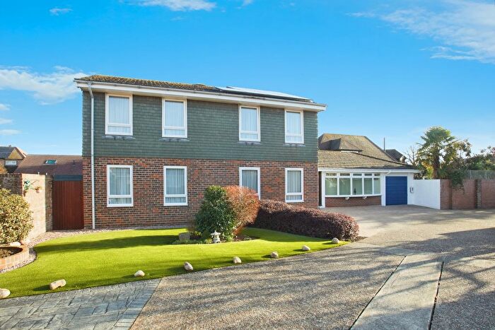 4 Bedroom Detached House For Sale In Danbury Court, Emsworth, Hampshire, PO10