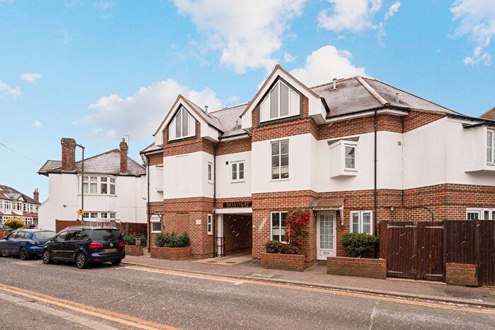 1 Bedroom Flat For Sale In Cannon Close, Raynes Park, SW20