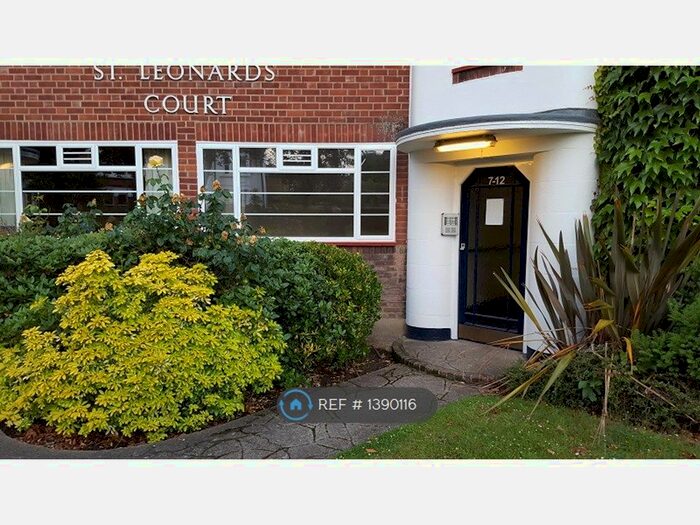 2 Bedroom Flat To Rent In St. Leonards Court, London, SW14