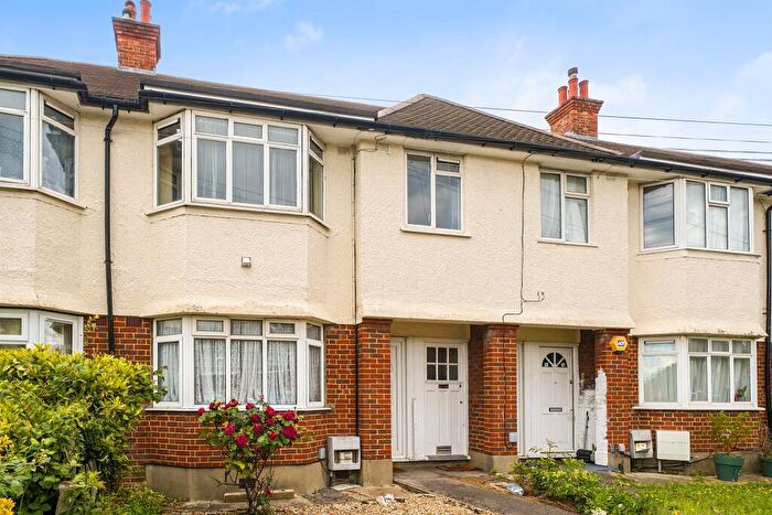 2 Bedroom Flat For Sale In Wide Way, Mitcham, CR4