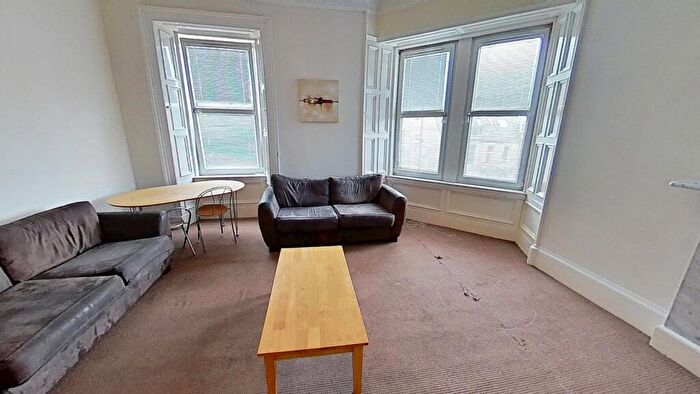 5 Bedroom Flat To Rent In Merchiston Avenue, Edinburgh, EH10
