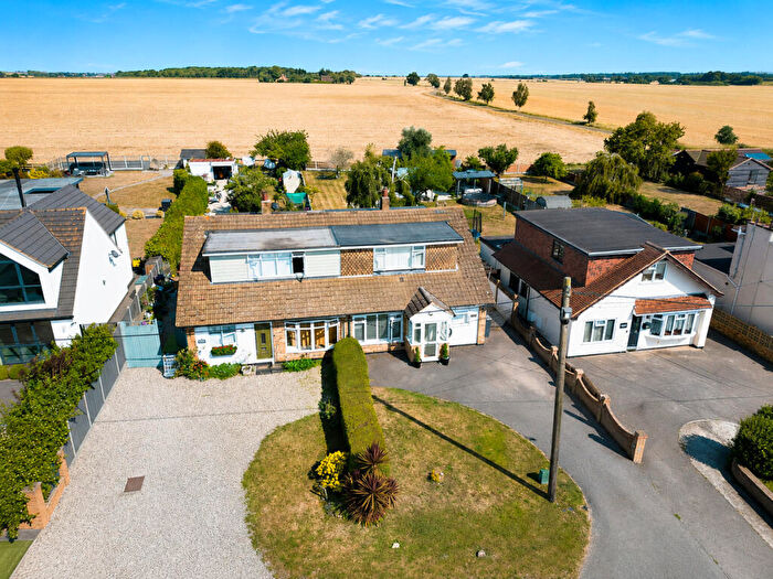 3 Bedroom Semi-Detached House For Sale In Stambridge Road, Rochford, SS4