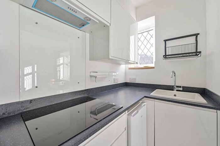 1 Bedroom Flat To Rent In Inner Park Road, Southfields, London, SW19