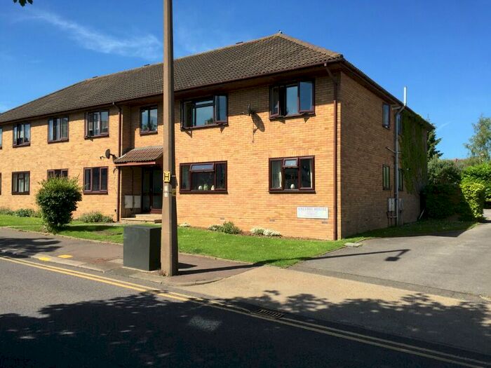 2 Bedroom Flat To Rent In Station Road, Leigh-On-Sea, Essex, SS9