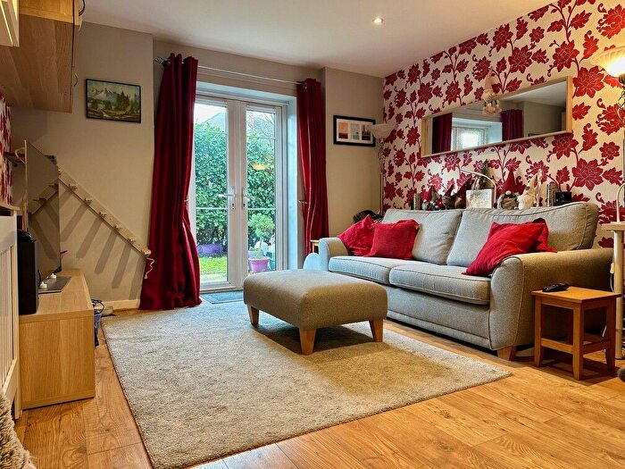 1 Bedroom Flat For Sale In Laurel Gardens, Ashford, TW15