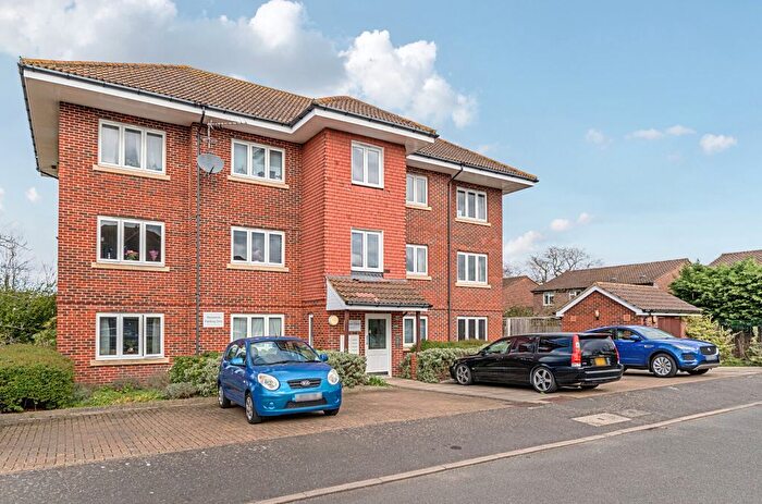 2 Bedroom Flat For Sale In Walton On Thames, Surrey, KT12