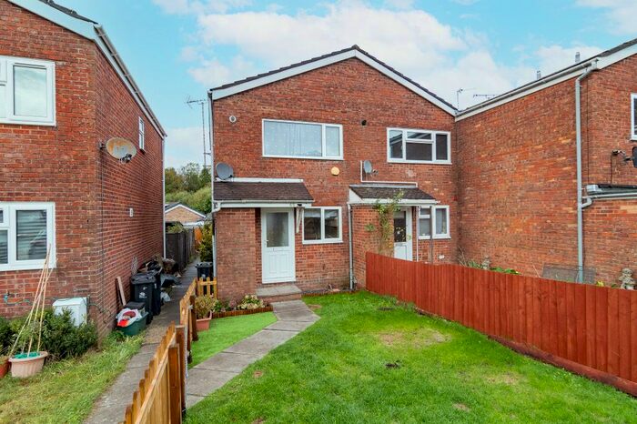 2 Bedroom Property To Rent In Thames Close, Ferndown, BH22