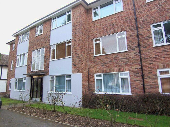 3 Bedroom Apartment To Rent In Lovelace Gardens, Surbiton, KT6