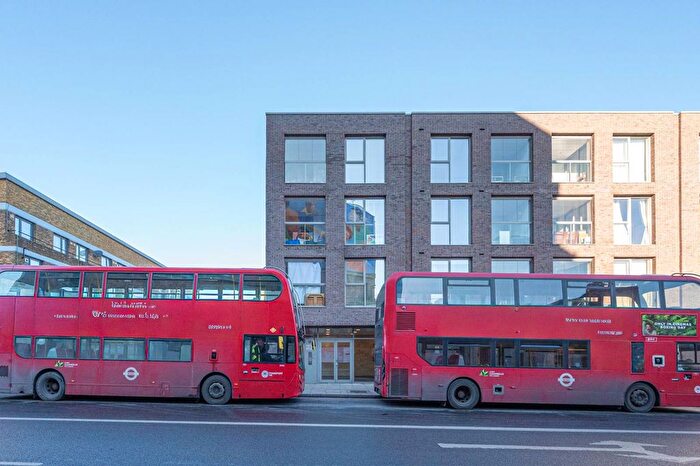 2 Bedroom Flat To Rent In .Stockwell Park Walk, Brixton, London, SW9