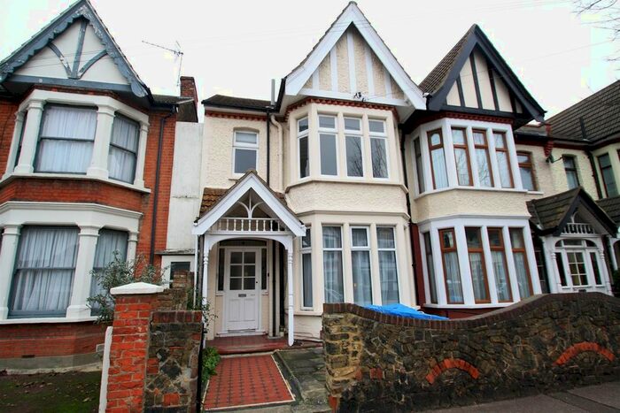 1 Bedroom Flat To Rent In Boscombe Road, Southend-On-Sea, SS2