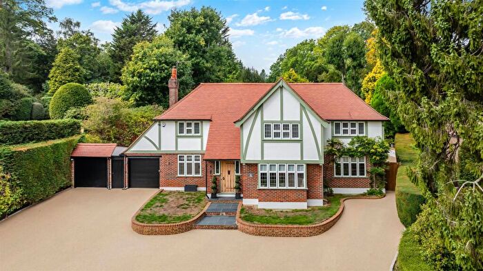 4 Bedroom Detached House For Sale In Beech Drive, Kingswood, KT20