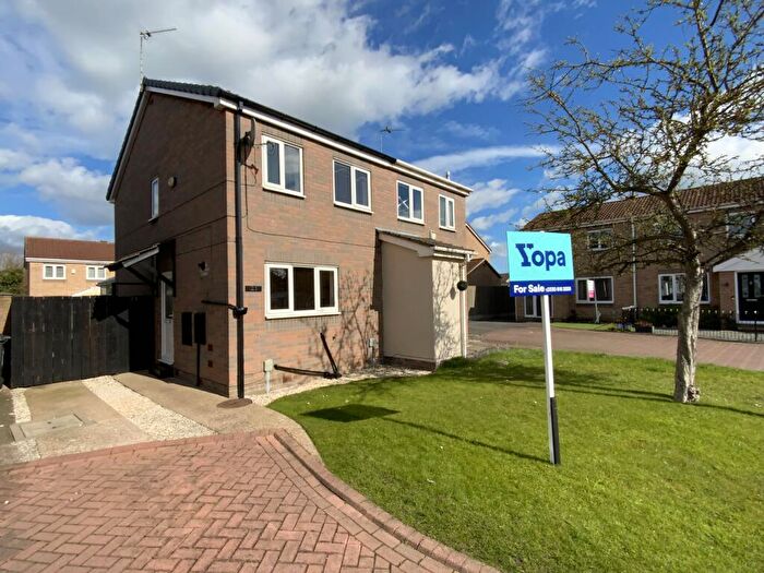 2 Bedroom Semi Detached House For Sale In Swainby Close, Hull, HU8