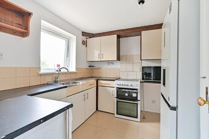 2 Bedroom Flat To Rent In Old Park Mews, Hounslow, Hounslow, TW5