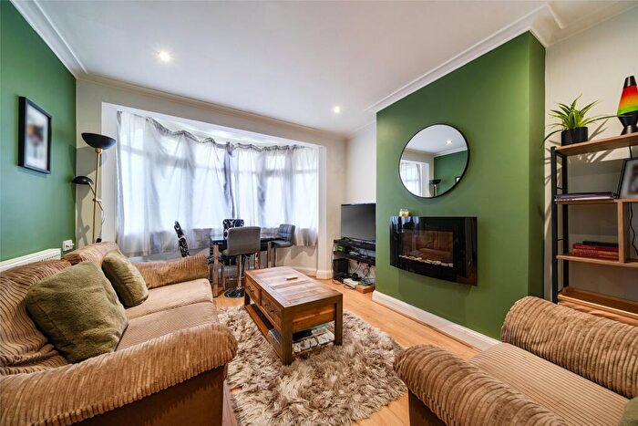 2 Bedroom Apartment For Sale In Doreen Avenue, London, NW9