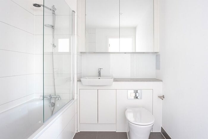 1 Bedroom Flat To Rent In Solomon Way, London, E1