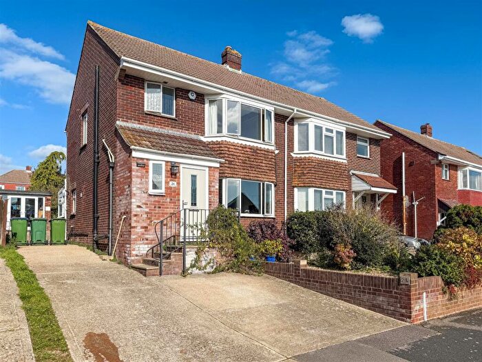 3 Bedroom Semi-Detached House For Sale In Hill View Road, Portchester, PO16