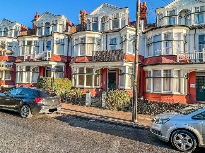 1 Bedroom Flat To Rent In Palmeira Avenue, Westcliff-on-Sea, SS0