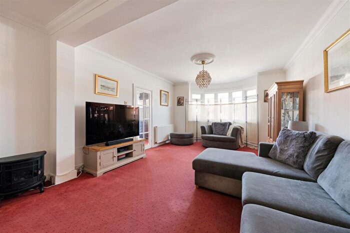 4 Bedroom Terraced House For Sale In New Road, Chingford, E4