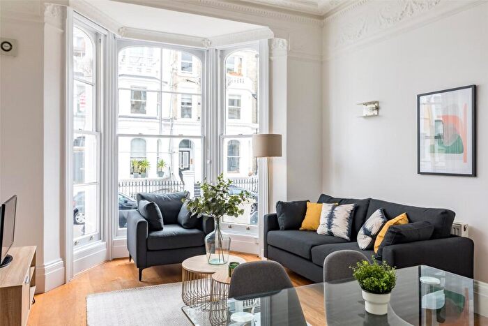 2 Bedroom Apartment To Rent In Coleherne Road, Earls Court, SW10