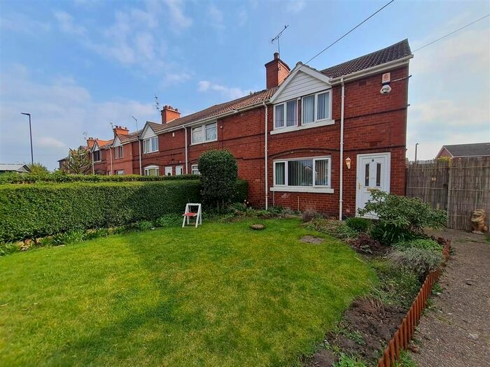 3 Bedroom Property To Rent In West End Lane, New Rossington, Doncaster, DN11