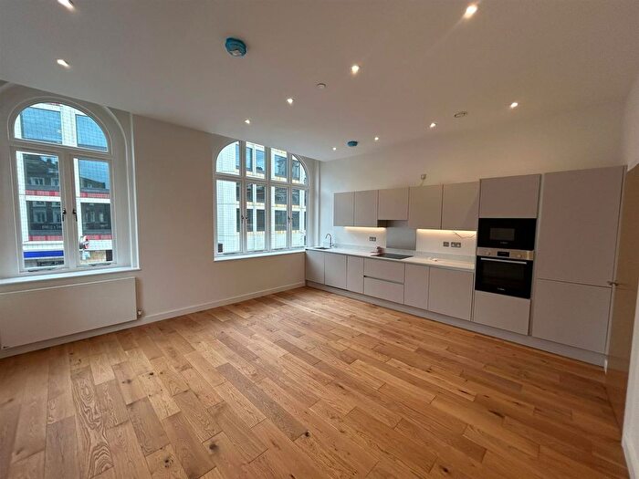 3 Bedroom Flat To Rent In Islington High Street, Islington, N1