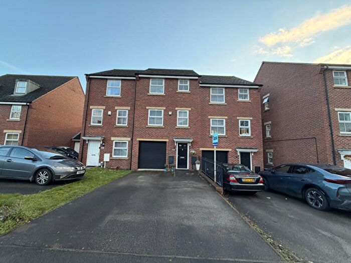 4 Bedroom Semi-Detached House For Sale In Herongate Road, Leicester, LE5