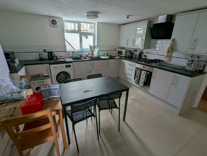 6 Bedroom Terraced House To Rent In Watlington Street, Reading, Berkshire, RG1