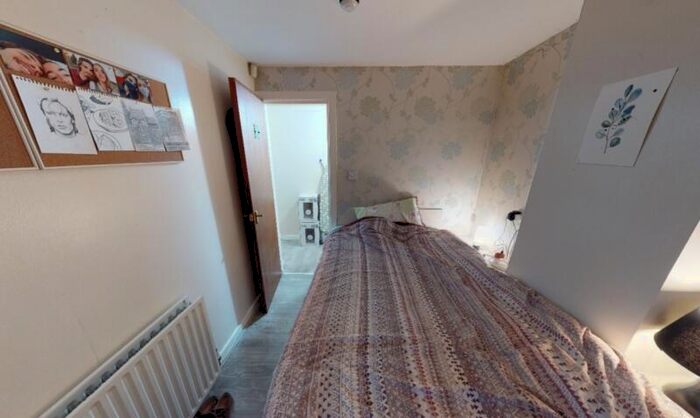 3 Bedroom Flat To Rent In Holly Bank, Headingley, Leeds, LS6