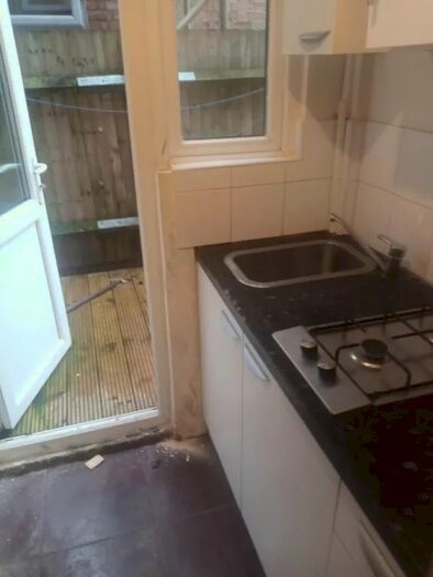 Studio To Rent In Sangley Rd, Norwood, SE25