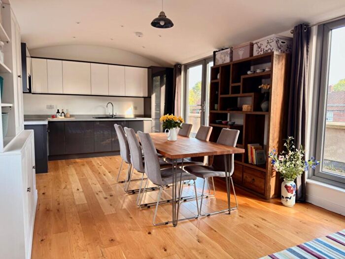 2 Bedroom Flat For Sale In Marlow Lodge, Maidenhead, SL6