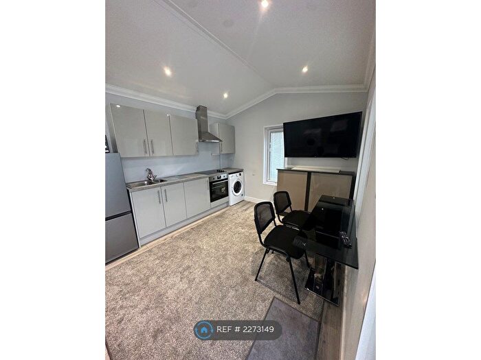 Studio To Rent In Long Lane, Staines-Upon-Thames, TW19
