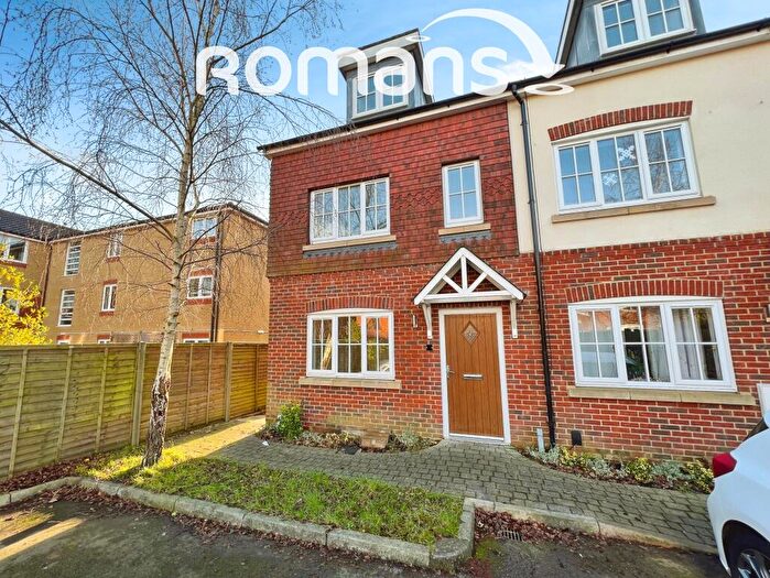 4 Bedroom House To Rent In Kensington Place, Farnborough, GU14