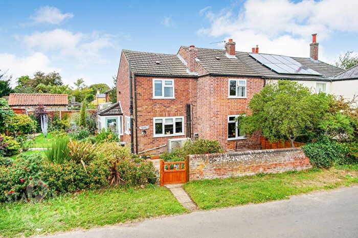 2 Bedroom Cottage For Sale In Old Chapel Road, Freethorpe, Norwich, NR13