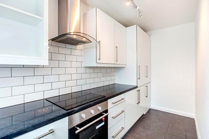 2 Bedroom Apartment To Rent In Cricklewood Lane, Cricklewood, NW2
