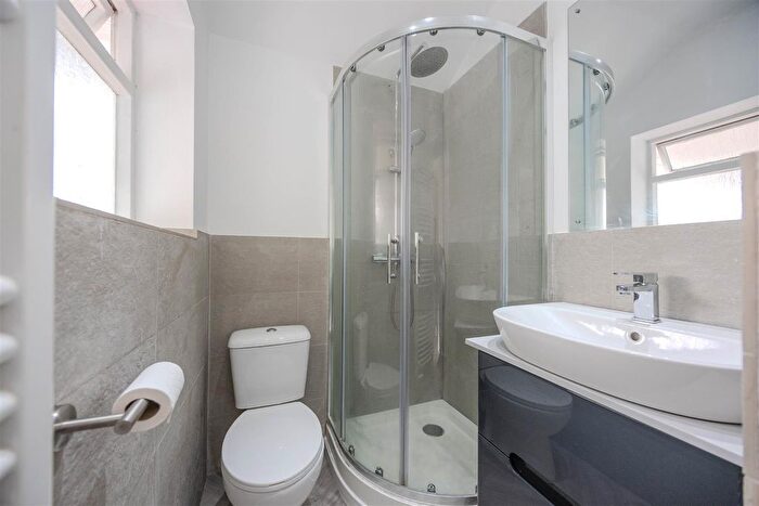 1 Bedroom Flat To Rent In Queens Road, Leigh-On-Sea, SS9
