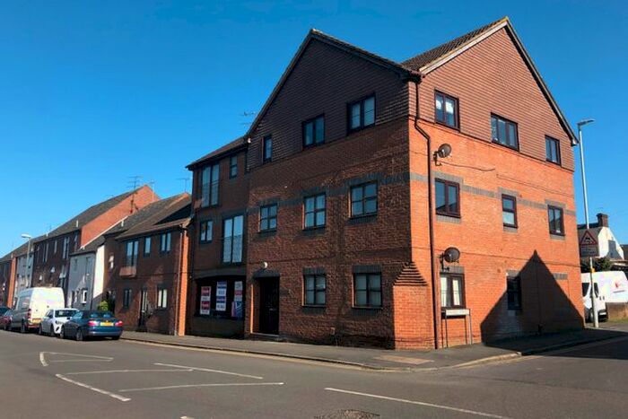 2 Bedroom Maisonette To Rent In Union Street, Dunstable, LU6