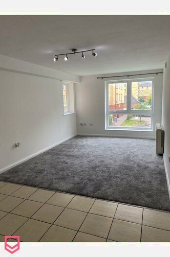 2 Bedroom Flat To Rent In Pevensey Court, Maidstone, Kent, ME16
