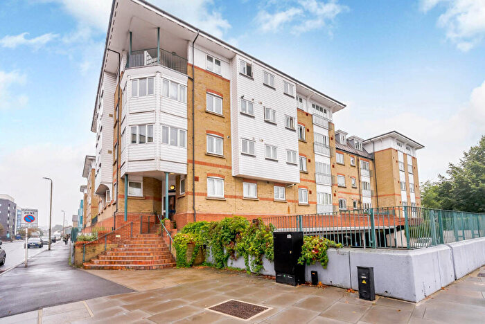 2 Bedroom Flat For Sale In Homesdale Road, Bromley, BR2
