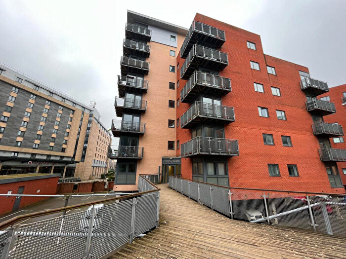 2 Bedroom Apartment To Rent In City Walk, Holbeck, Leeds, West Yorkshire, LS11