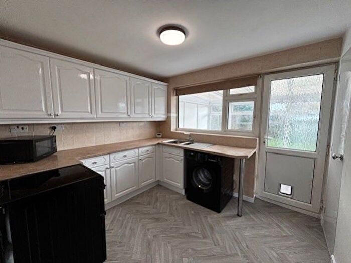 2 Bedroom Detached Bungalow To Rent In Lavender Place, Carterton, Oxfordshire, OX18