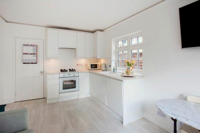 2 Bedroom Flat To Rent In Verbena Gardens, London, W6