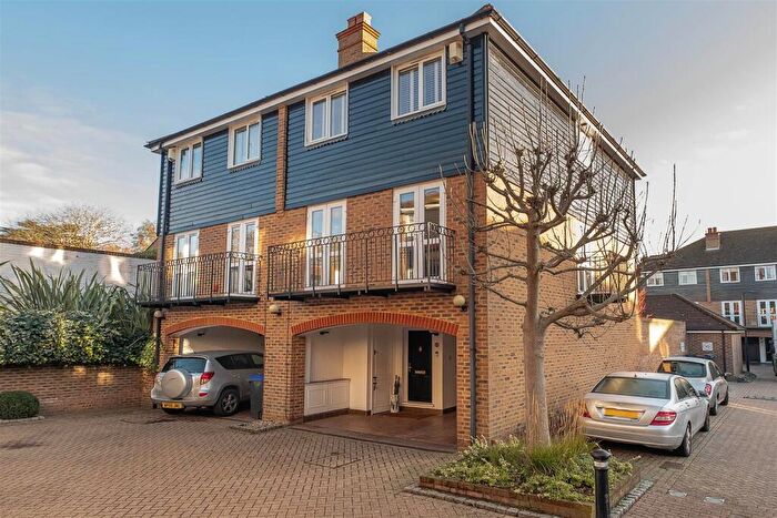 4 Bedroom Town House For Sale In Harvest Lane, Thames Ditton, KT7