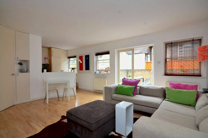 2 Bedroom Flat To Rent In Bedford Road, Clapham North, London, SW4