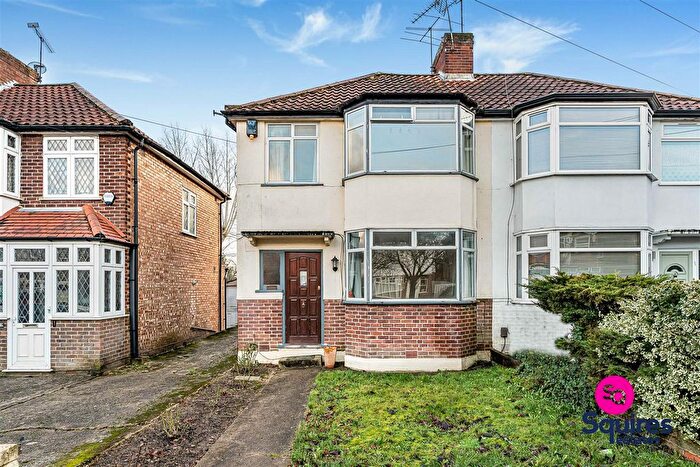 3 Bedroom Semi Detached House For Sale In Oakhampton Road, Mill Hill, London, NW7