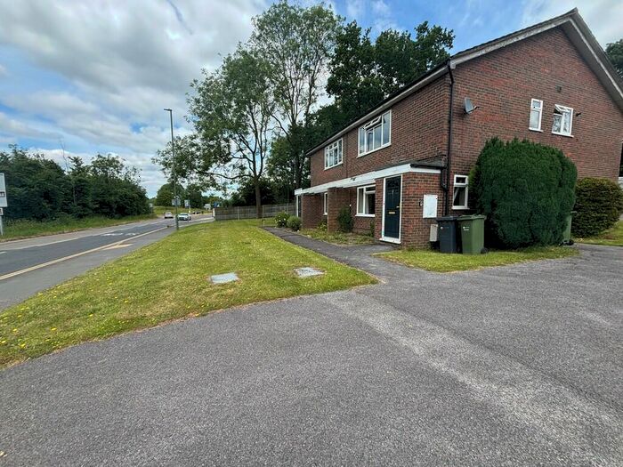 1 Bedroom Maisonette To Rent In The Chase, Guildford, GU2