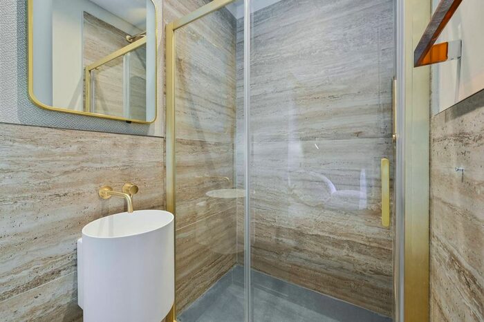 2 Bedroom Flat To Rent In Sandringham Court, Soho, London, W1F