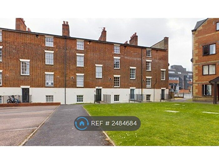 2 Bedroom Maisonette To Rent In Regent Court, Reading, RG1