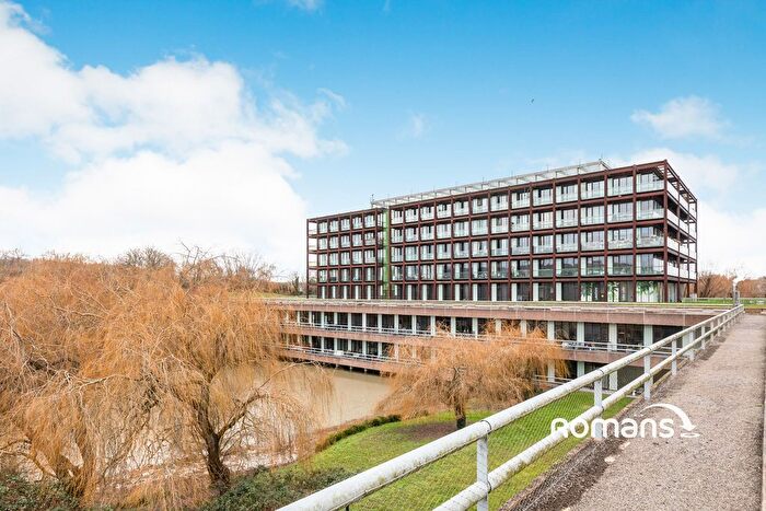 2 Bedroom Flat To Rent In Lakeshore, Lake Shore Drive, Bristol, BS13